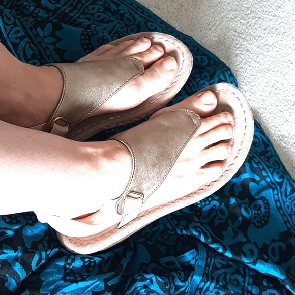 Cliffs by WHITE MOUNTAIN Gold Thong Sandals with Cushion Sole & Rubber Wedge - Picture 5 of 17